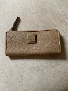Dooney & Bourke Pebble Grain Large Zip Around Wristlet. I